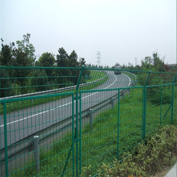 公路護(hù)欄網(wǎng)
